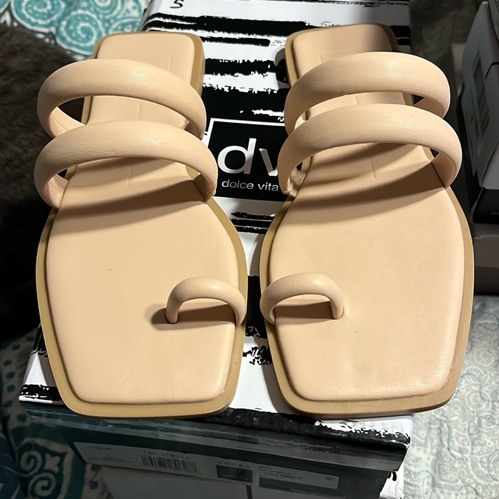 DOLCE VITA NIXIA TAN STELLA SLIP ON FLAT SANDALS NIB SIZE 6.5